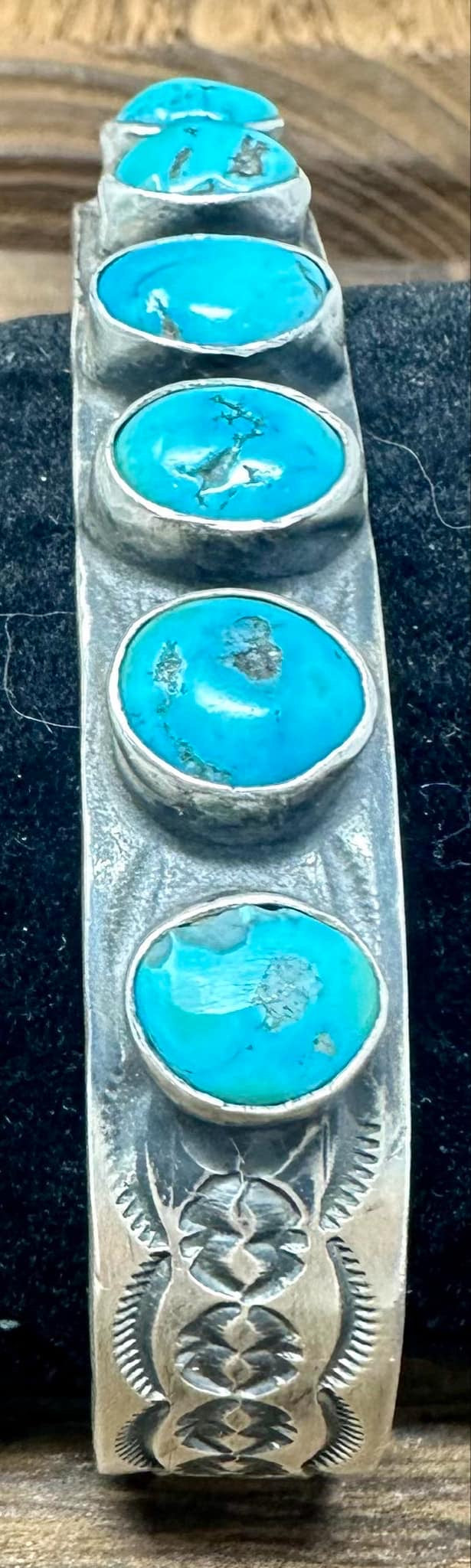 6 Stone Cuff